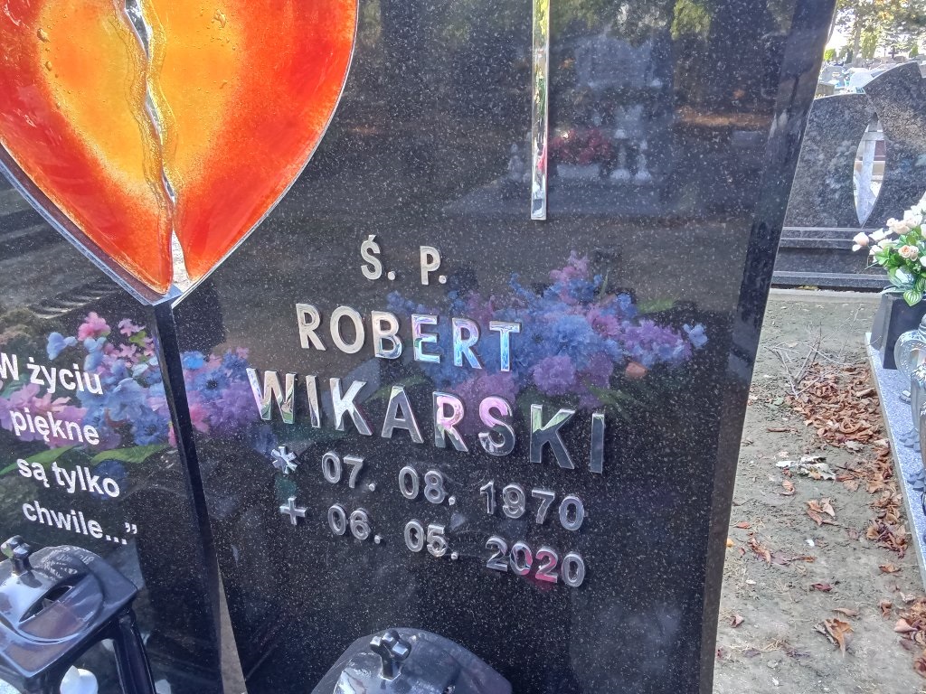 Grób Robert Wikarski
